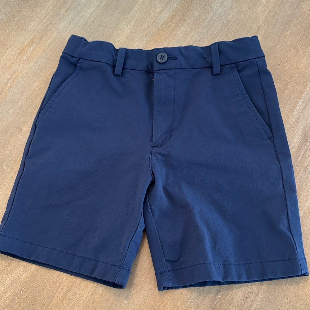 Boys vineyard vines performance shorts size 6 like new